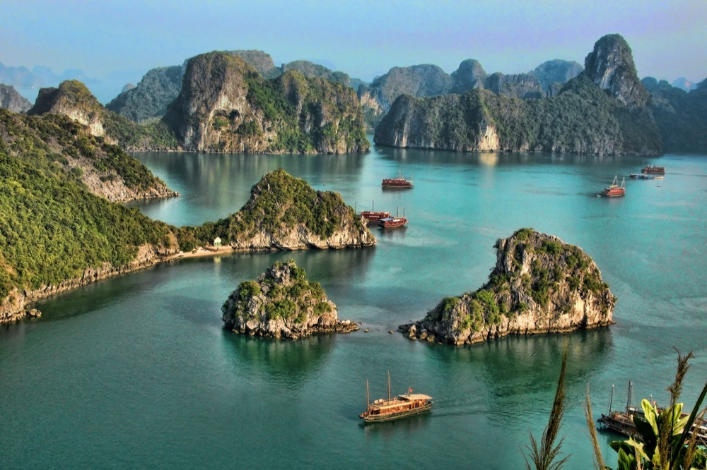 Vì Sao Vịnh Hạ Long lọt top điểm du lịch nên “tạm dừng” ghé thăm vào năm 2024