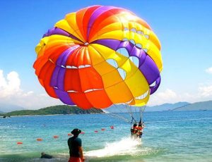 Địa điểm ăn chơi ở Hạ Long, bãi biển Bãi Cháy