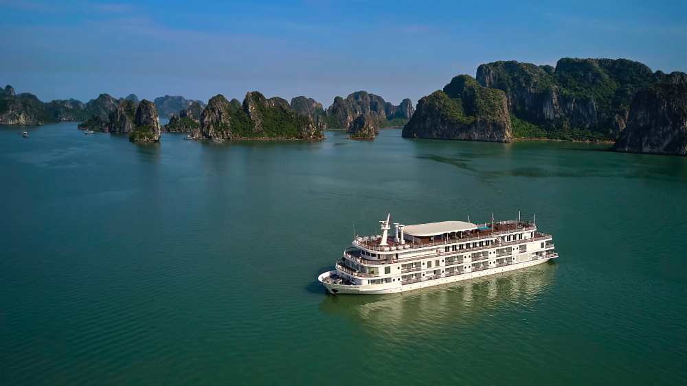 đặt tour thay vì du lịch Hạ Long tự túc, du thuyền Hạ Long